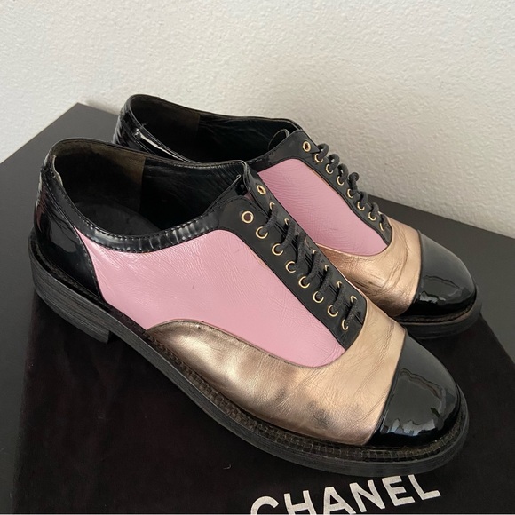 Chanel 2017 Cuba Cruise Collection Patent Leather Colorblock Oxfords Lac… - Picture 4 of 14